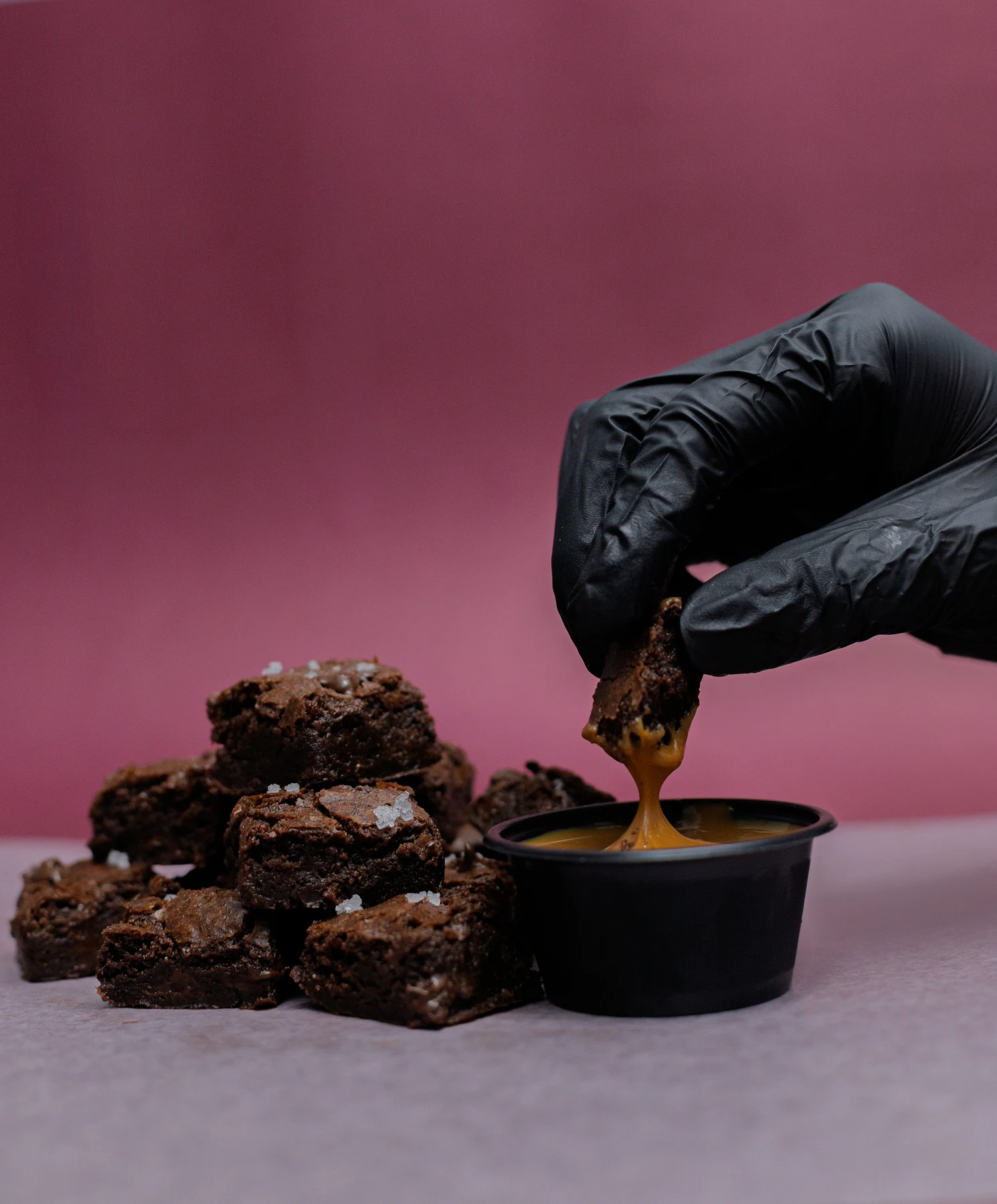 Brownie bañado en dip